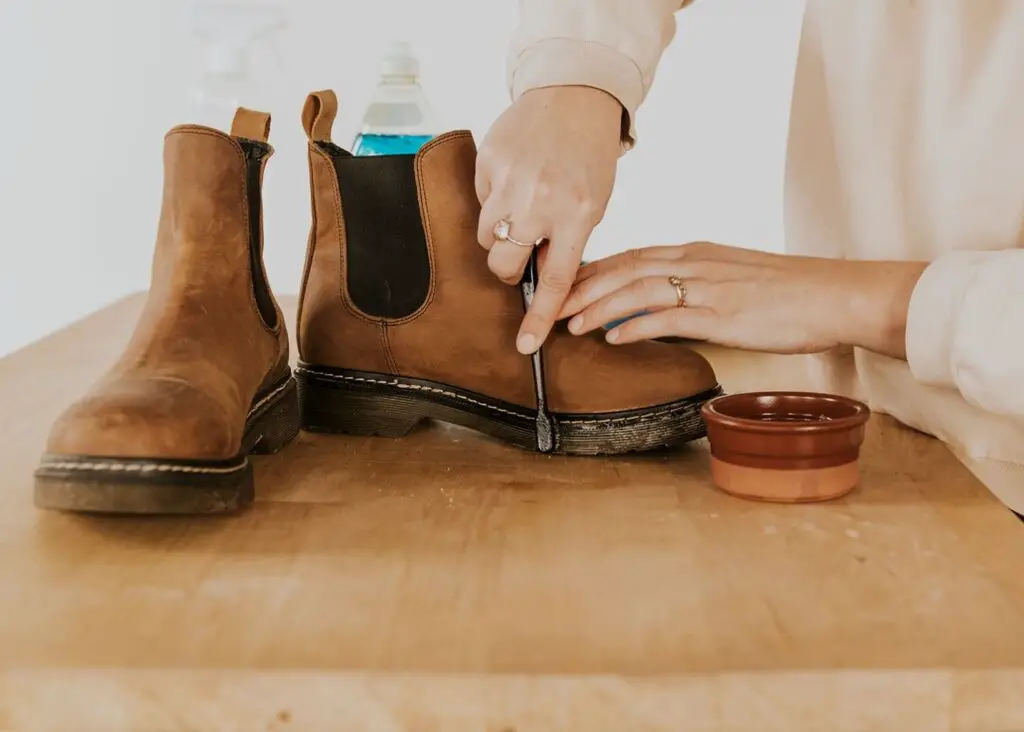 How to Clean Leather Shoes With Household Products