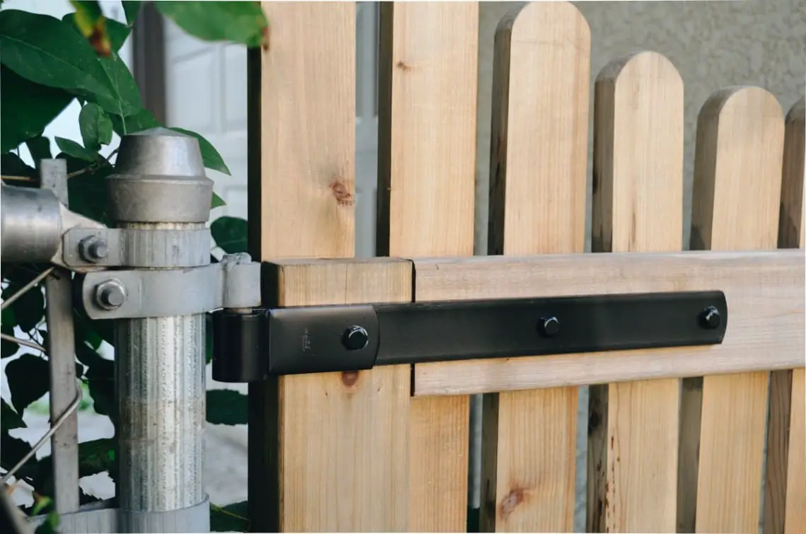 How to Hang a Wooden Gate on a Metal Post