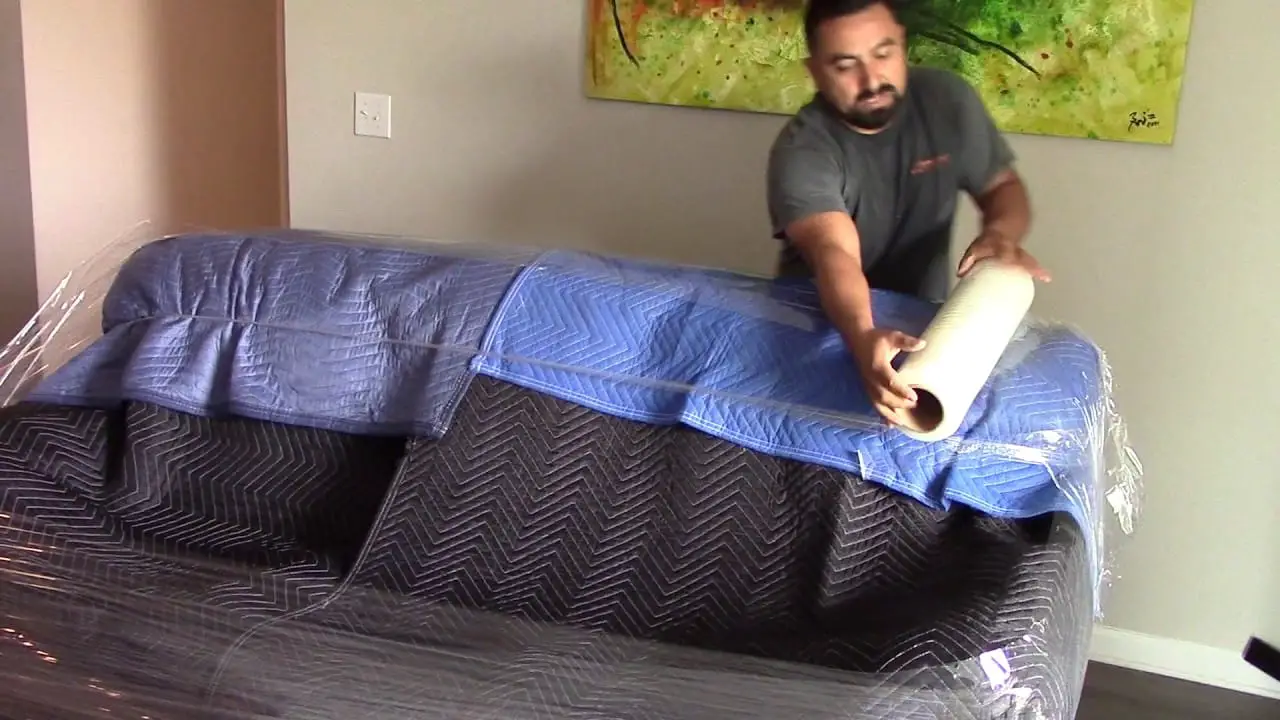 How to Wrap a Leather Couch for Moving