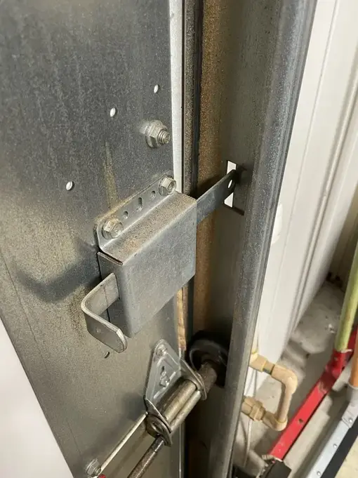 How to Manually Lock Garage Door