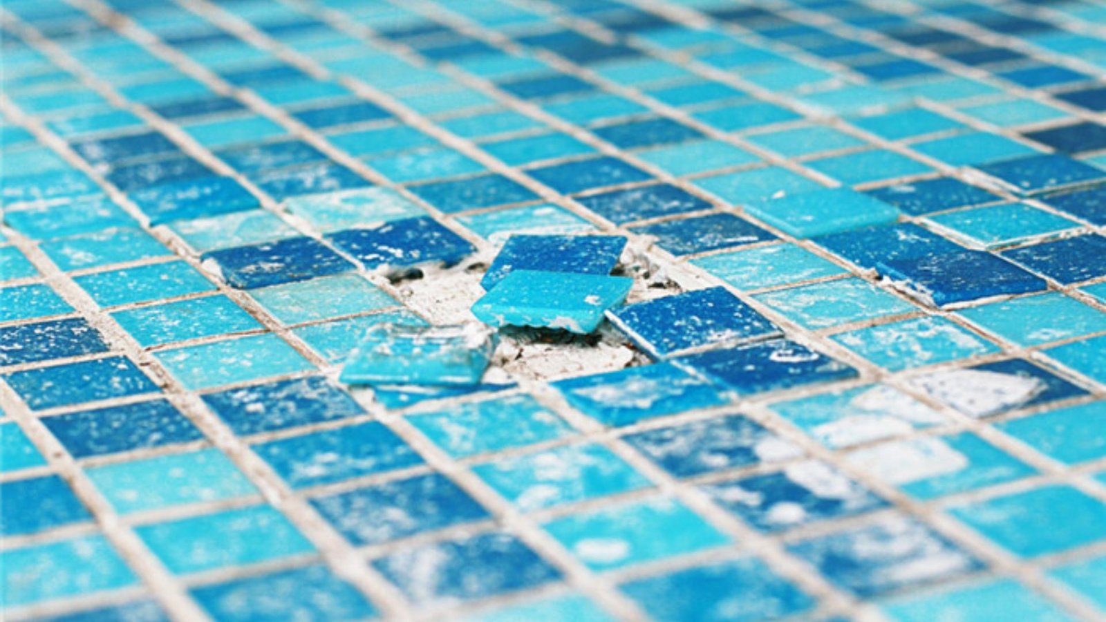 Ceramic Vs Glass Pool Tiles