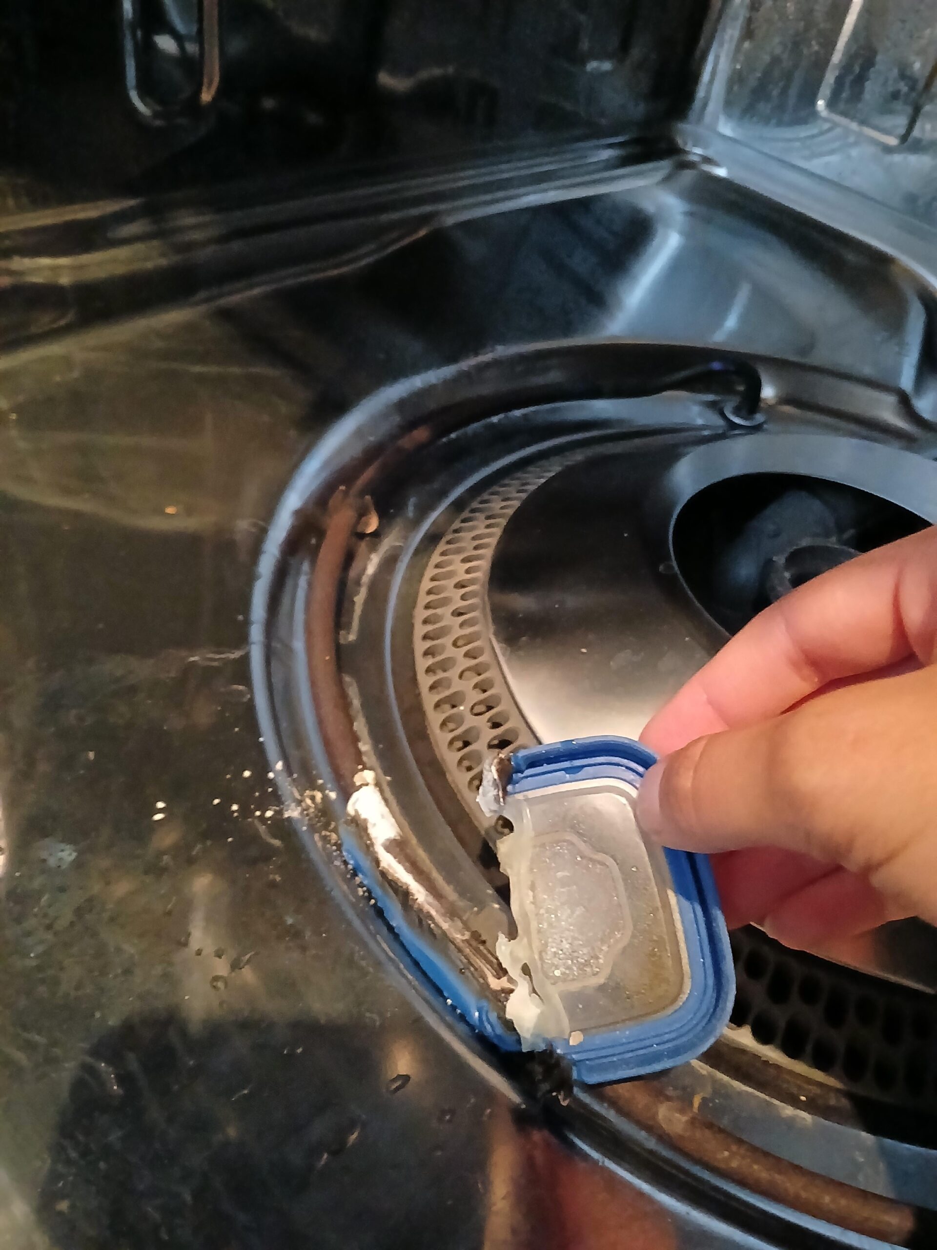How to Get Burnt Plastic Smell Out of a Dishwasher